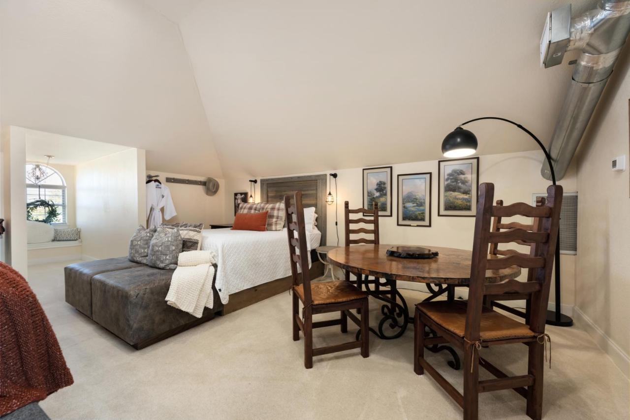 פלוגרוויל The Plantation House Boutique Inn מראה חיצוני תמונה